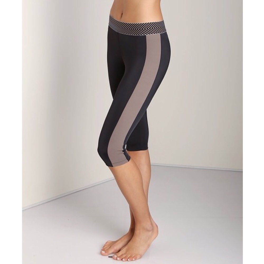 🦄SOLD🦄 Olympia Activewear | Zeus Crop Legging - Picture 10 of 12